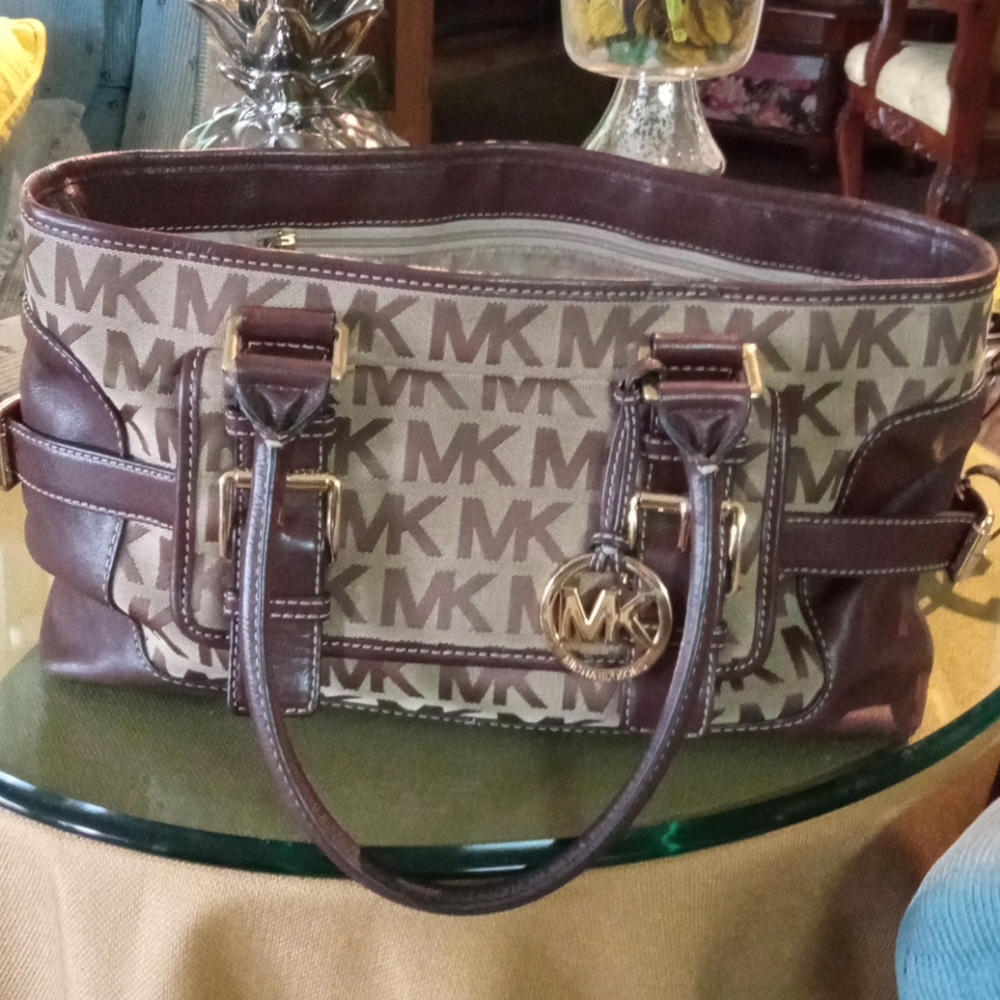Beautiful Michael Kors handbag